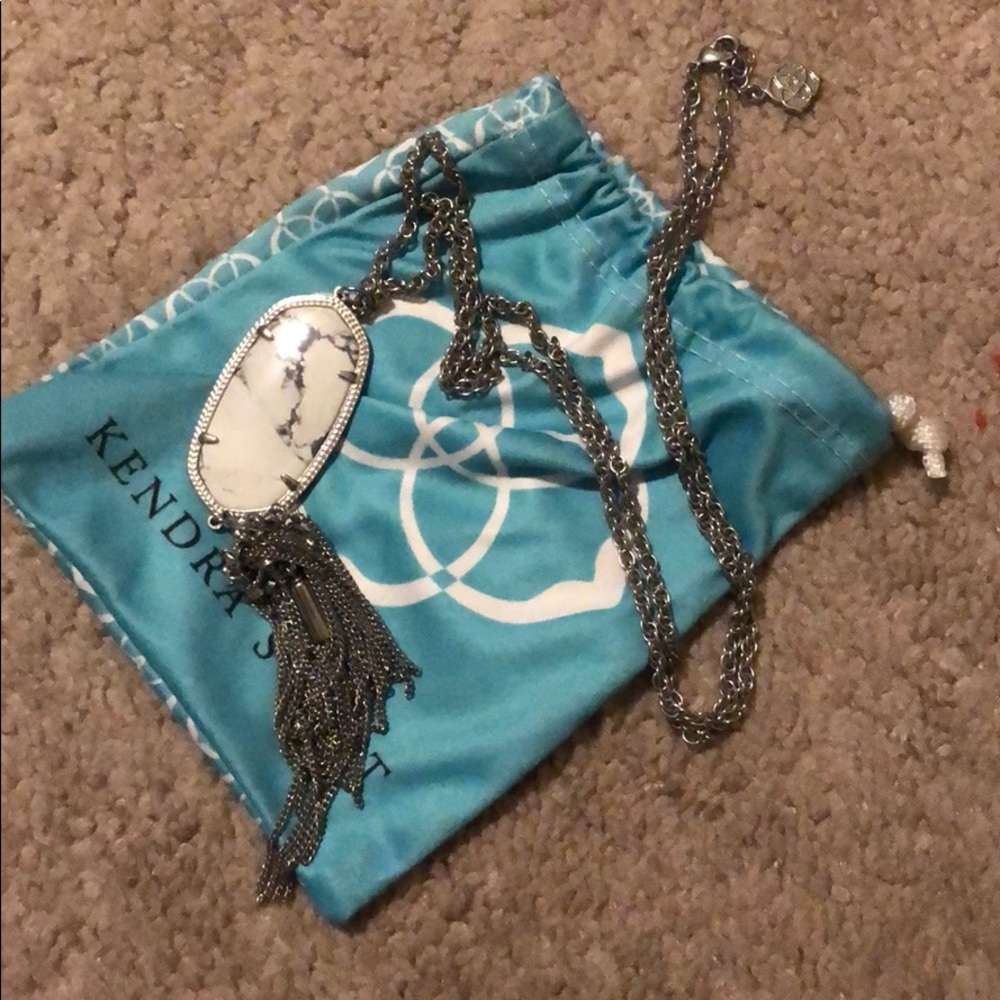 Kendra Scott necklace